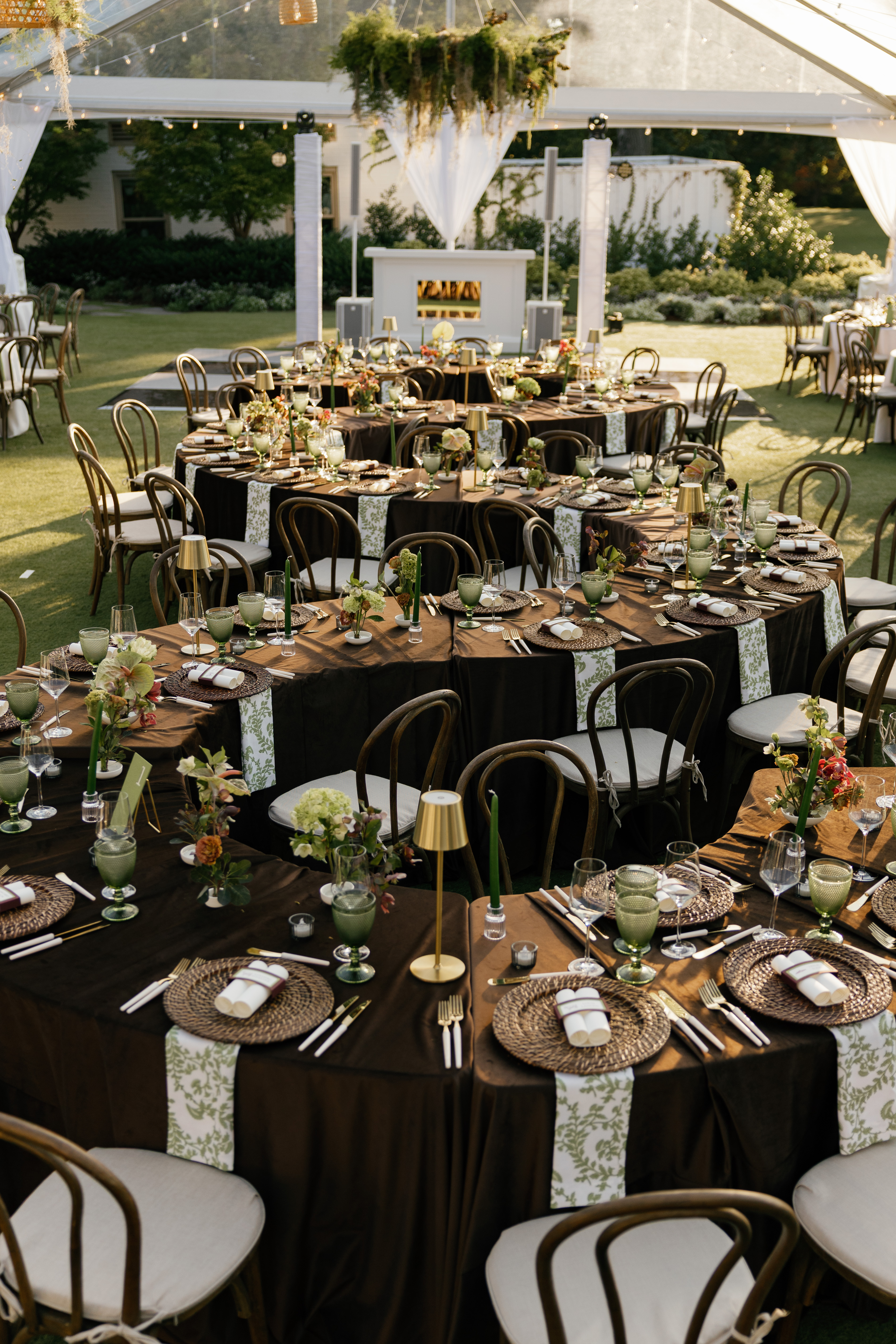 940A4613 Oversized serpentine table in a tented wedding reception at Dallas Arboretum